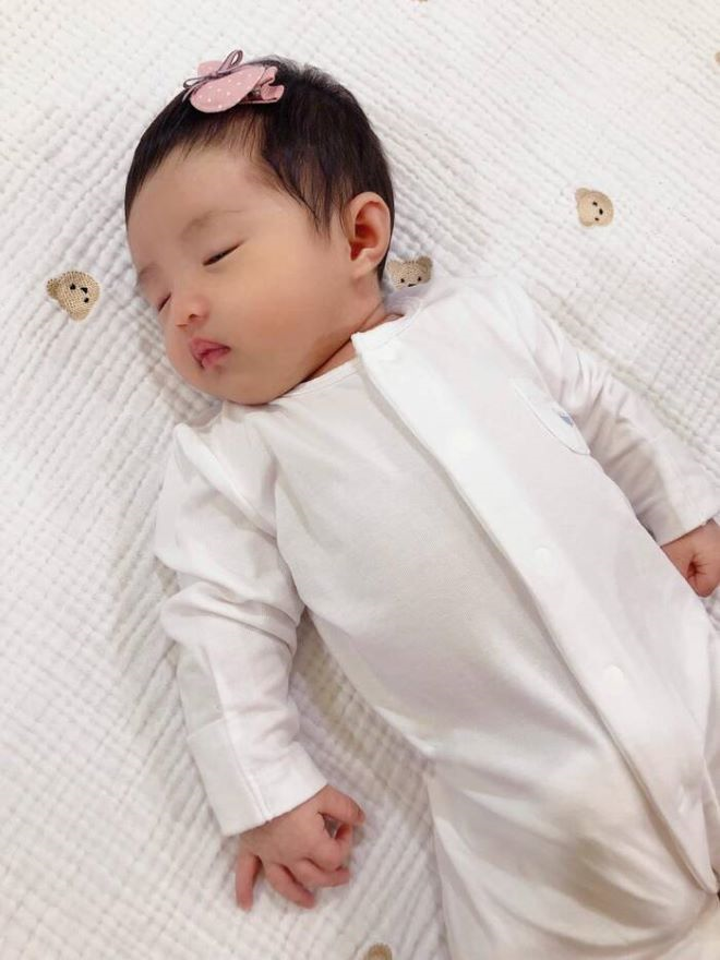 Những ông bố nổi tiếng chăm con khéo trong showbiz Việt - 1