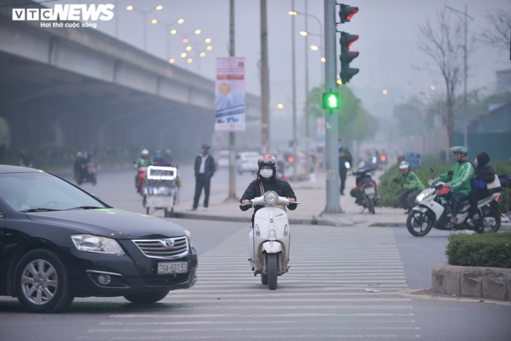 Ảnh: Dòng người rồng rắn đi ngược chiều để thoát 'nút thắt cổ chai' ở Hà Nội - 13