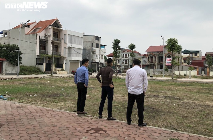 Thị trường nóng, môi giới nhà đất hồi sinh sau thời gian chết chìm vì COVID-19 - 1