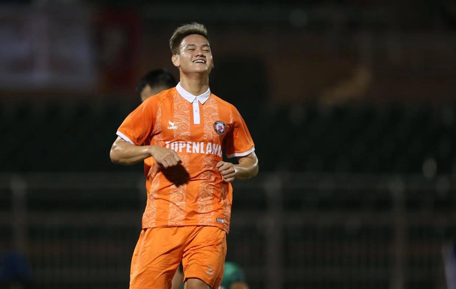 Vòng 6 V-League: Chờ Lee Nguyễn tái ngộ Kiatisak - 3