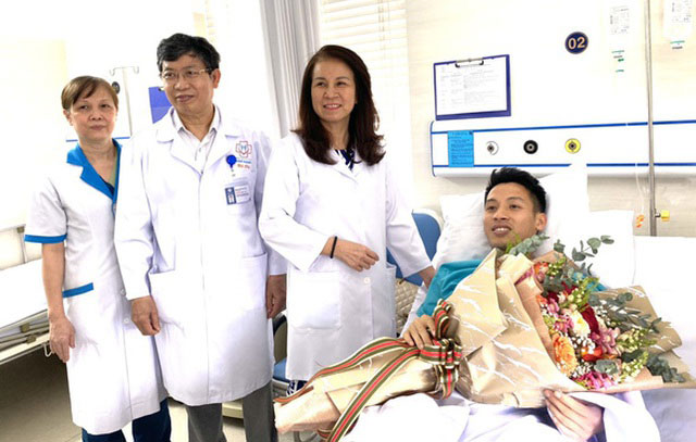 Hùng Dũng xuất viện, về Hà Nội - 1