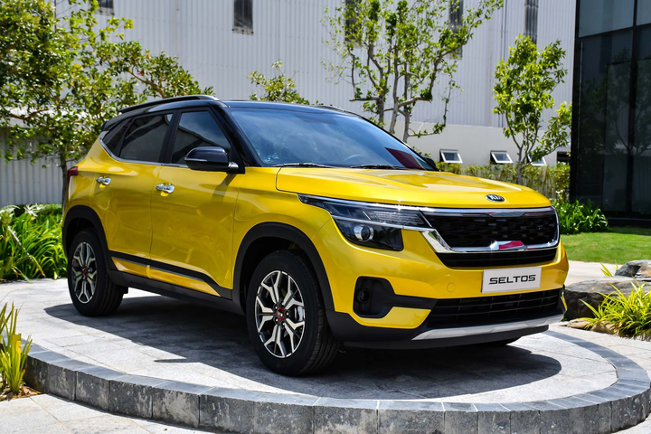 Toyota Corolla Cross khan hàng, khách phải chờ vài tháng - 2