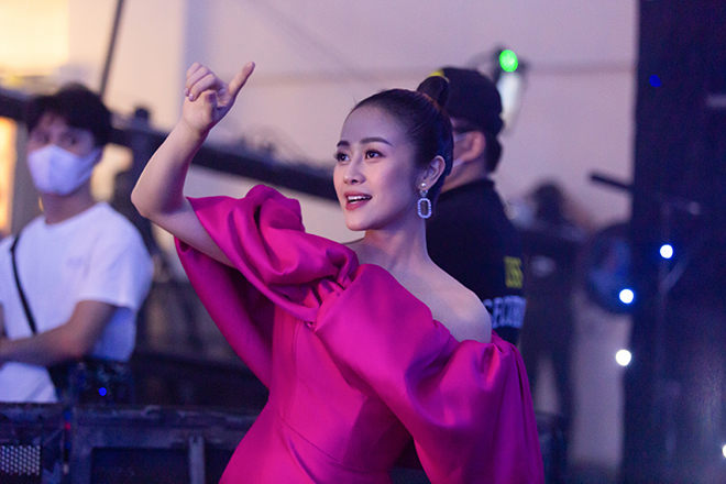 Phí Linh lần đầu hội ngộ Trấn Thành trên sân khấu lớn - 3