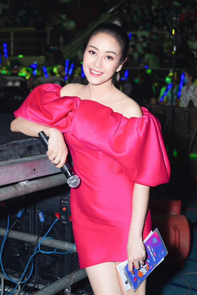 Phí Linh lần đầu hội ngộ Trấn Thành trên sân khấu lớn - 1