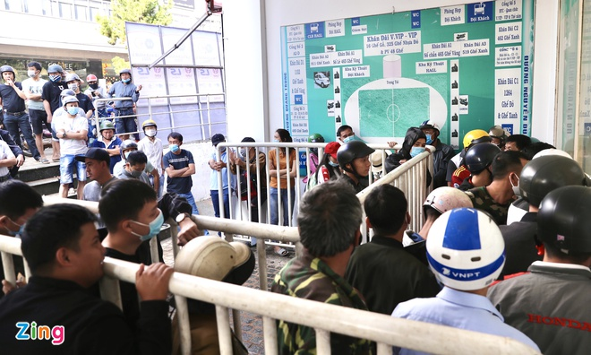 Sốt vé xem Lee Nguyễn đối đầu Kiatisak - 1