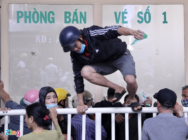 Sốt vé xem Lee Nguyễn đối đầu Kiatisak - 2