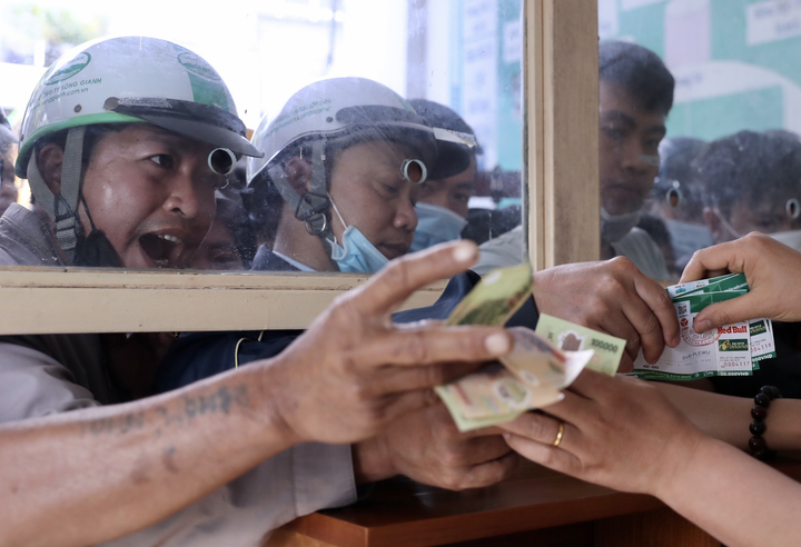 Sốt vé xem Lee Nguyễn đối đầu Kiatisak - 3