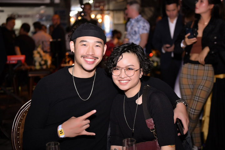 Á hậu Tú Anh khoe vai trần gợi cảm, đọ vẻ quyến rũ với Á hậu Huyền My - 12