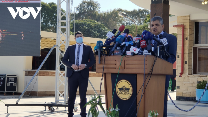 Ai Cập họp báo thông tin về tiến độ giải cứu tàu mắc cạn tại kênh đào Suez - 2