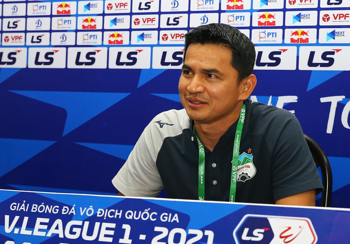 HAGL thăng hoa, phục tài Kiatisak - 2