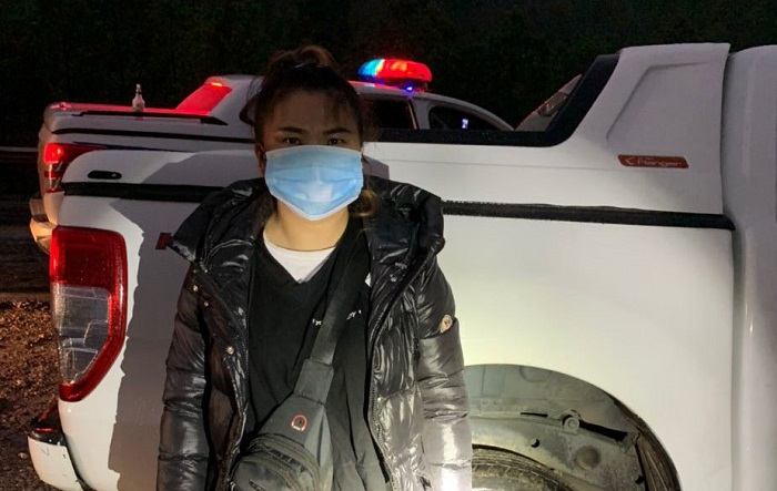 Bỏ chạy khi bị dừng xe, tài xế để lại 4 người Trung Quốc nhập cảnh trái phép - 1