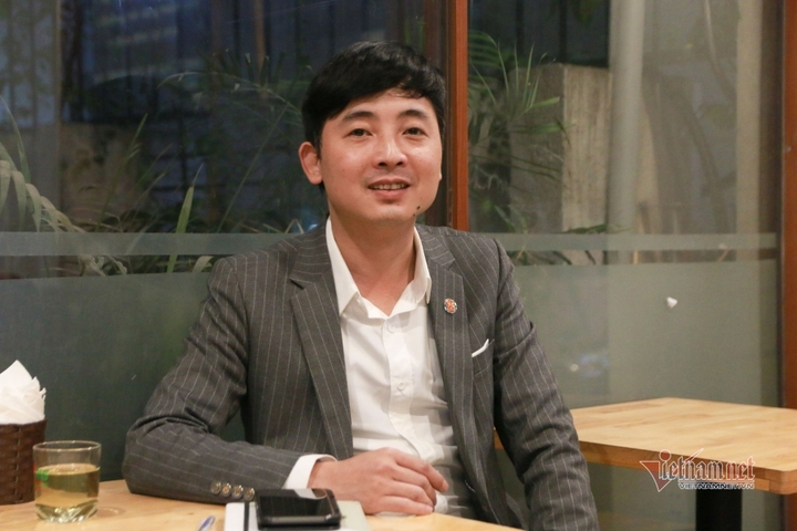 Thầy giáo dạy giải phẫu lên lớp chỉ với hộp phấn màu - 3