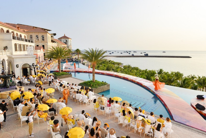 Đẹp hút hồn bức tranh Nam Phú Quốc trong show thời trang Fashion Voyage #3 - 6