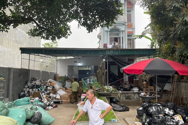 Phá kho bán hơn nửa triệu đơn hàng lậu, kiểm từ chiều đến tối chưa xong - 1