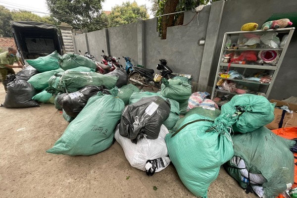 Phá kho bán hơn nửa triệu đơn hàng lậu, kiểm từ chiều đến tối chưa xong - 3