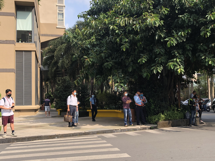 Vietnam Land SSG không đối thoại, cư dân Saigon Pearl lại căng băng rôn phản đối - 3