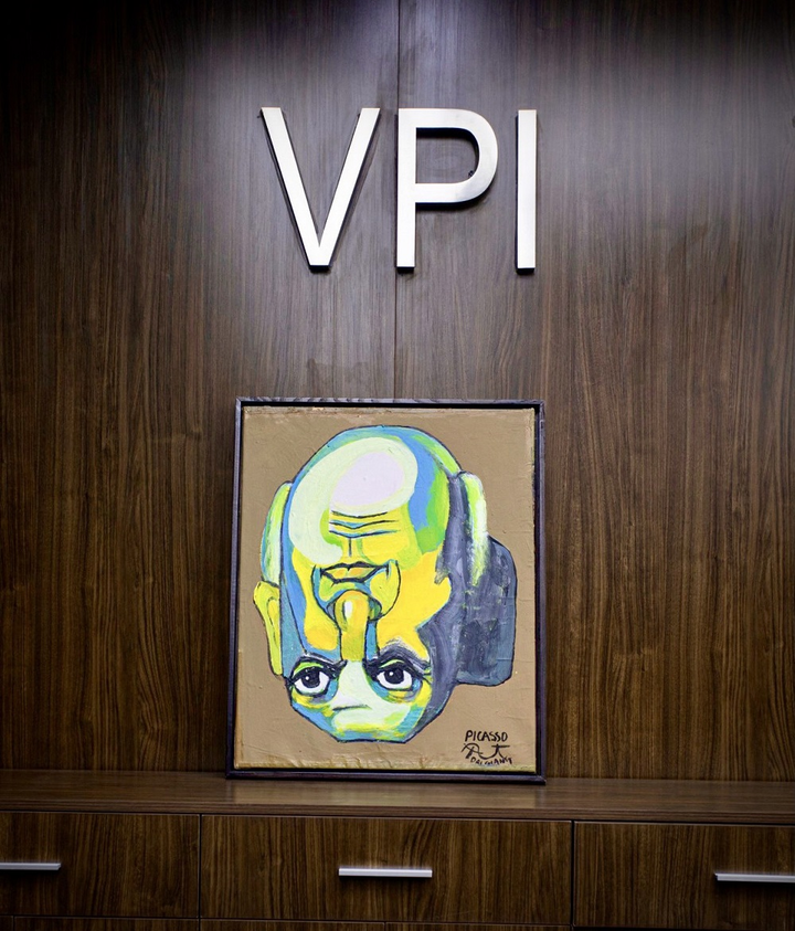 'Nghệ thuật đảo ngược' từ phòng tranh triển lãm đến ý nghĩa cuộc sống - 2