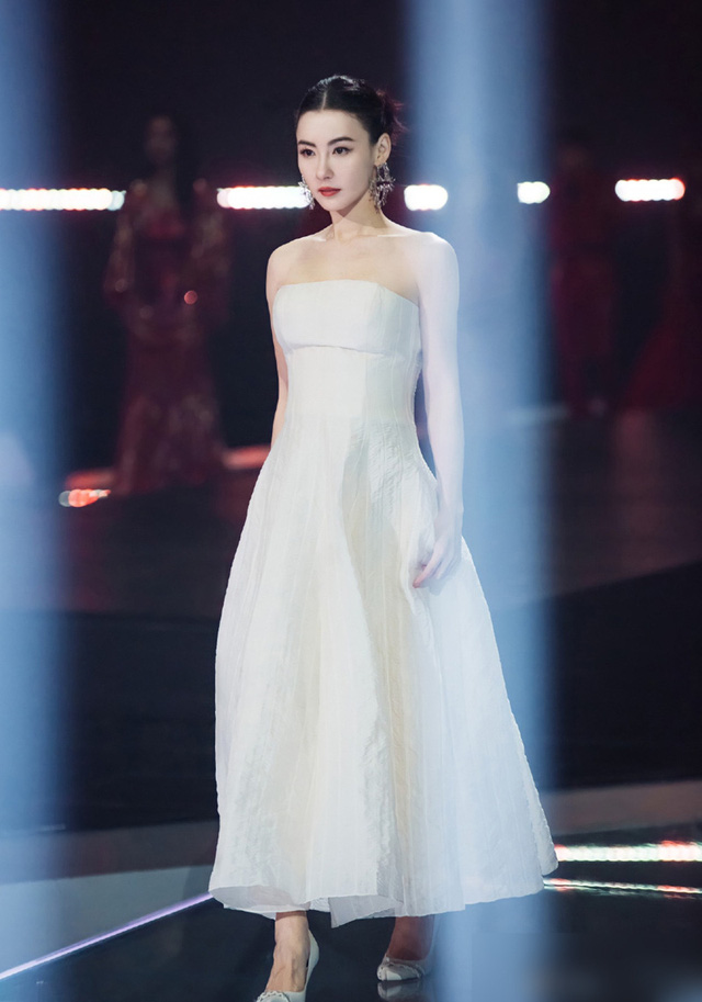 Ảnh tuyệt sắc của Trương Bá Chi năm 12 tuổi gây 'bão mạng' - 5