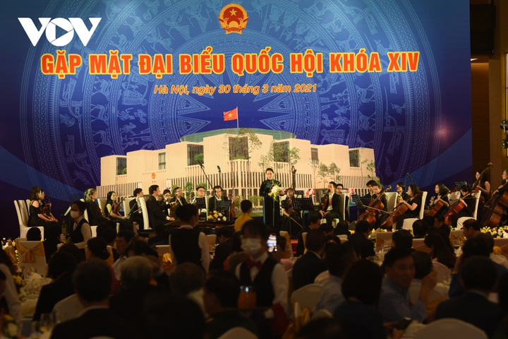 Chủ tịch Quốc hội gặp mặt các đại biểu Quốc hội khóa XIV - 4