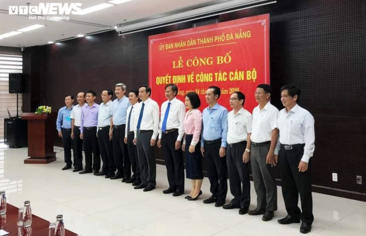 28 cán bộ ở Đà Nẵng xin thôi việc, nghỉ việc - 1