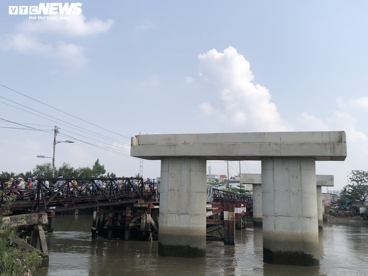 Ảnh: Cận cảnh cây cầu 'đắp chiếu' hơn 20 năm ở TP.HCM - 5