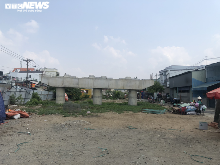 Ảnh: Cận cảnh cây cầu 'đắp chiếu' hơn 20 năm ở TP.HCM - 7