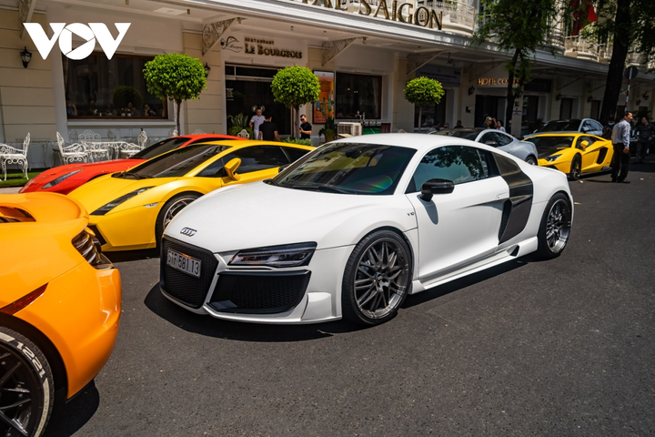 Cận cảnh dàn siêu xe triệu đô khoe dáng trên phố Sài Gòn - 12