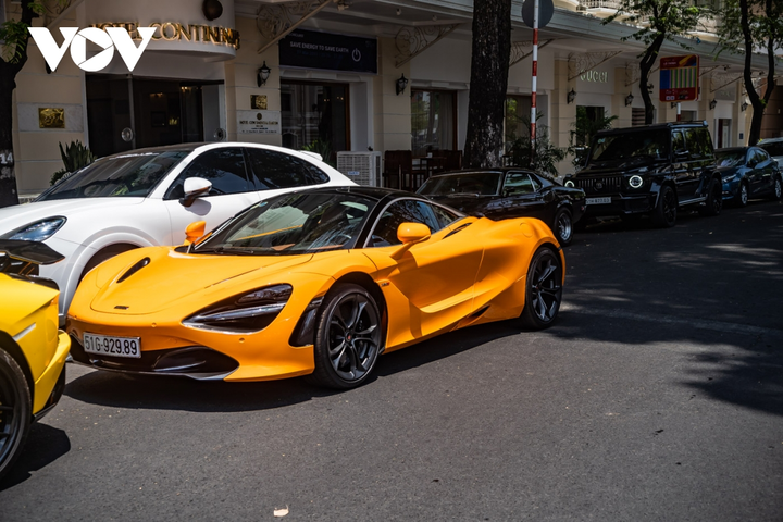 Cận cảnh dàn siêu xe triệu đô khoe dáng trên phố Sài Gòn - 16