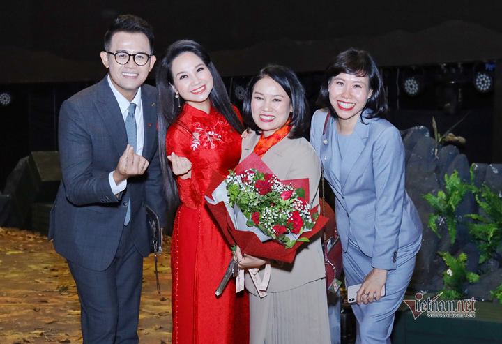 Nhà báo Tạ Bích Loan: Khán giả từng viết thư đòi đuổi tôi khỏi VTV3 - 4