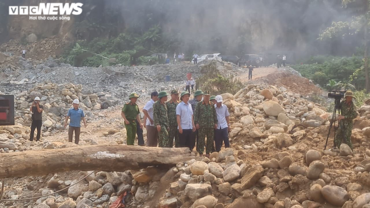 Ảnh: Cận cảnh 6 ngày đào đất, hút nước tìm 11 công nhân còn mất tích ở Rào Trăng - 12