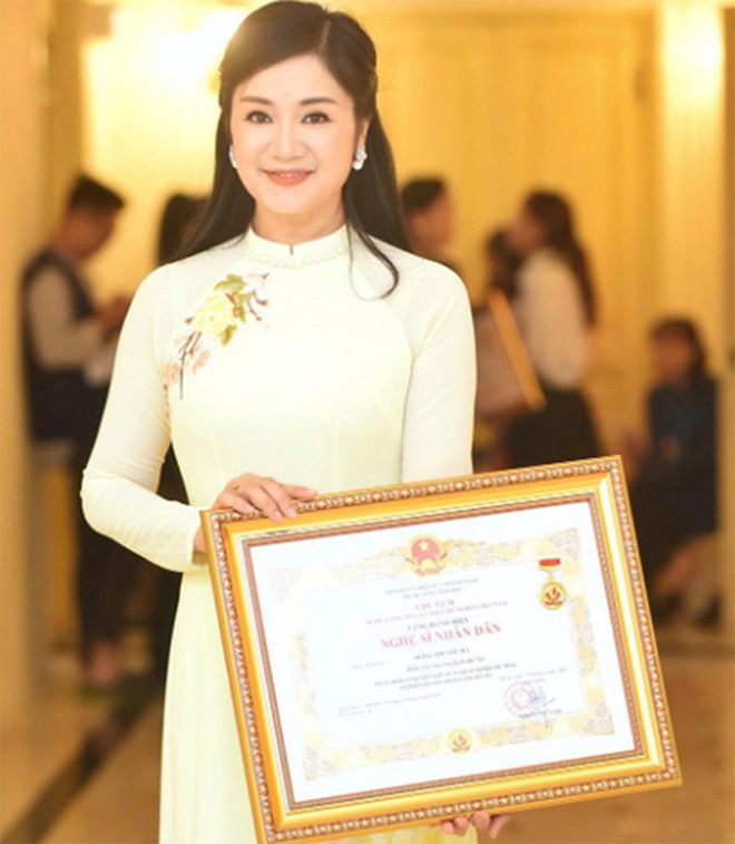 Nghệ sĩ cống hiến đặc biệt dù không đủ giải thưởng vẫn được xét tặng NSND - 1