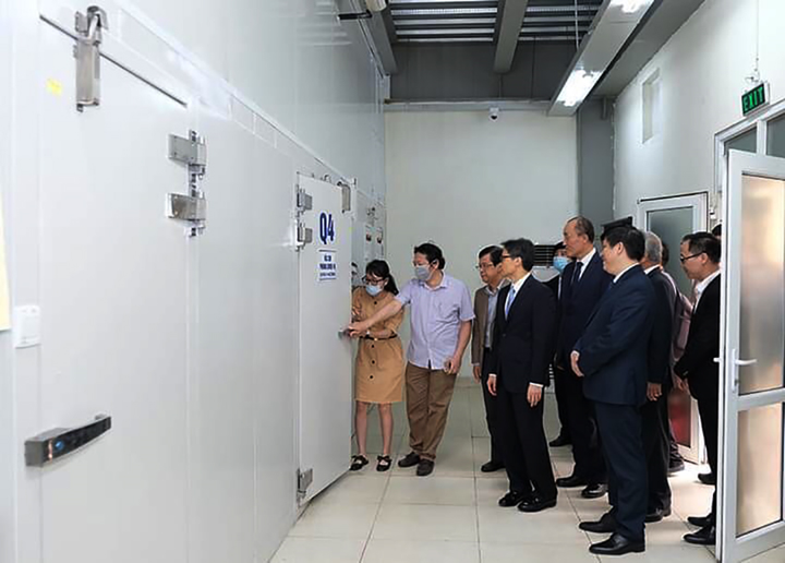 Cận cảnh kho bảo quản hơn 800 nghìn liều vaccine COVID-19 - 8