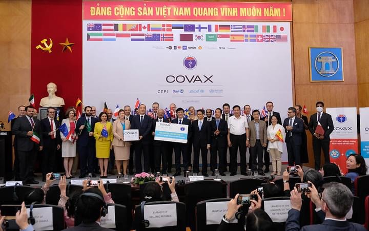 Phó Thủ tướng Vũ Đức Đam: Việt Nam tiếp tục cùng thế giới chống đại dịch - 1