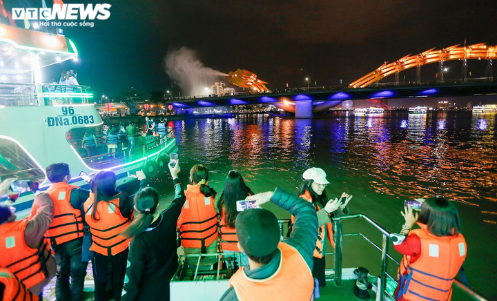 Kỳ lạ đề xuất 'cho du khách bỏ mặc áo phao khi đi tàu thủy vì vướng víu' - 2