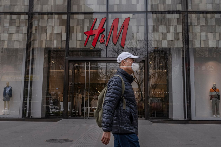 Trung Quốc: Quan chức 'chúc mừng chiến thắng' khi H&M bị mạng xã hội chỉ trích - 1