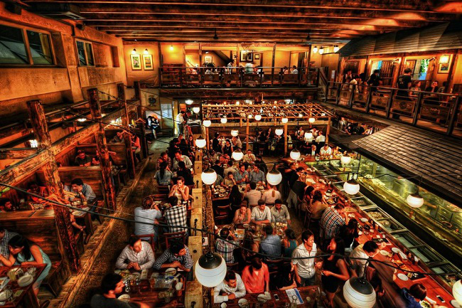 10 thủ thuật của nhà hàng khiến khách gọi món nhiều hơn trong vô thức, chỉ đến khi nhìn hóa đơn mới ngỡ ngàng - Ảnh 3. 10 'mưu kế' của nhà hàng khiến khách gọi món không tiếc tiền - 3