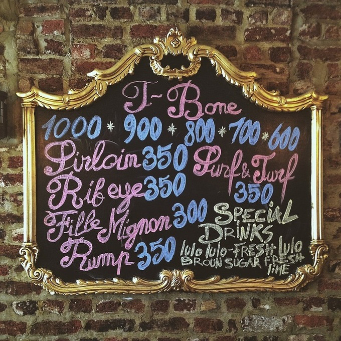 10 thủ thuật của nhà hàng khiến khách gọi món nhiều hơn trong vô thức, chỉ đến khi nhìn hóa đơn mới ngỡ ngàng - Ảnh 4. 10 'mưu kế' của nhà hàng khiến khách gọi món không tiếc tiền - 4