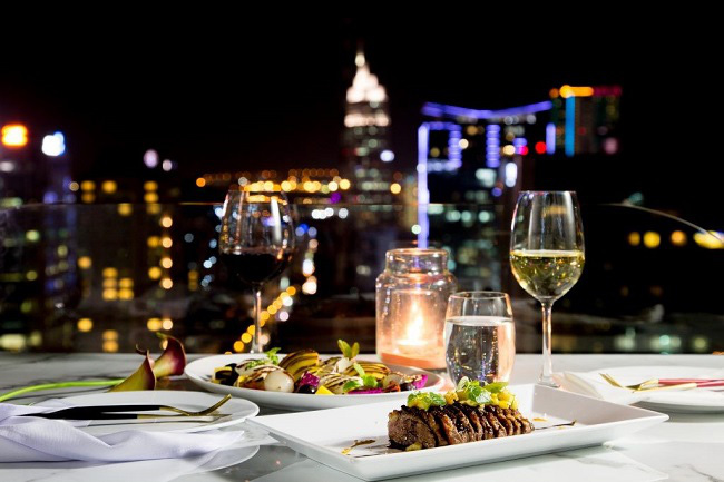 10 thủ thuật của nhà hàng khiến khách gọi món nhiều hơn trong vô thức, chỉ đến khi nhìn hóa đơn mới ngỡ ngàng - Ảnh 7. 10 'mưu kế' của nhà hàng khiến khách gọi món không tiếc tiền - 6