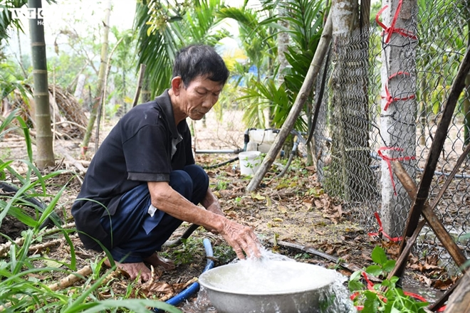 Hàng chục giếng nước ở Quảng Ngãi đổi màu vàng, bốc mùi khét: Nghi do nhiễm phèn - 1
