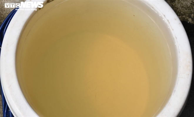 Hàng chục giếng nước ở Quảng Ngãi đổi màu vàng, bốc mùi khét: Nghi do nhiễm phèn - 2