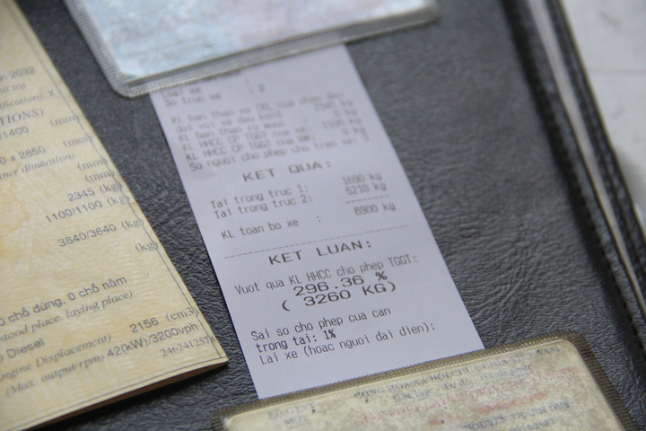 CSGT TP.HCM xử lý xe qúa tải: Tài xế kể khổ nếu chở đúng tải sẽ không đủ ăn - 4