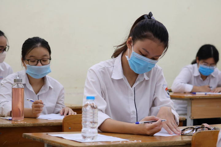 Đề minh hoạ Toán, Lý, Hoá, Sinh: Độ phân hoá cao, các trường thuận lợi xét tuyển - 1