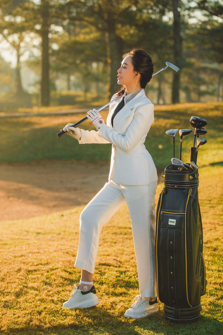Mỹ Ngọc Bolero khoe ảnh cưới tại sân golf - 11