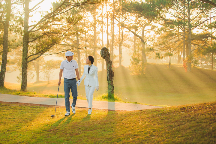 Mỹ Ngọc Bolero khoe ảnh cưới tại sân golf - 2