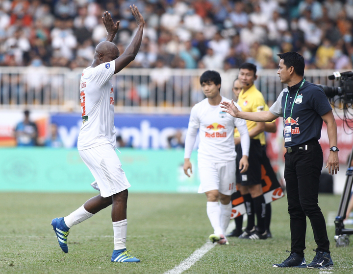 Chuyên gia Phan Anh Tú: 'Kiatisak giúp HAGL tiến bộ nhanh hơn tưởng tượng' - 2