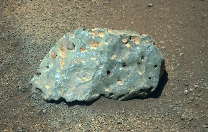 Phát hiện hòn đá bí ẩn trên sao Hỏa - 1