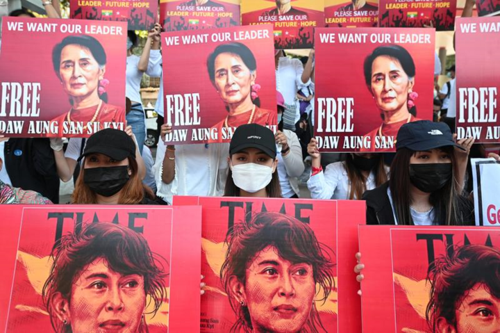 Bà Suu Kyi bị cáo buộc thêm tội danh mới - 1