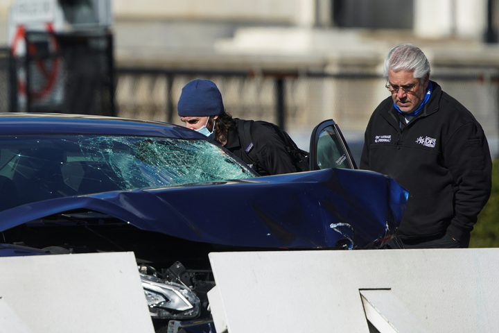 Ảnh: Vệ binh Quốc gia vây kín Điện Capitol sau khi bị tấn công - 7