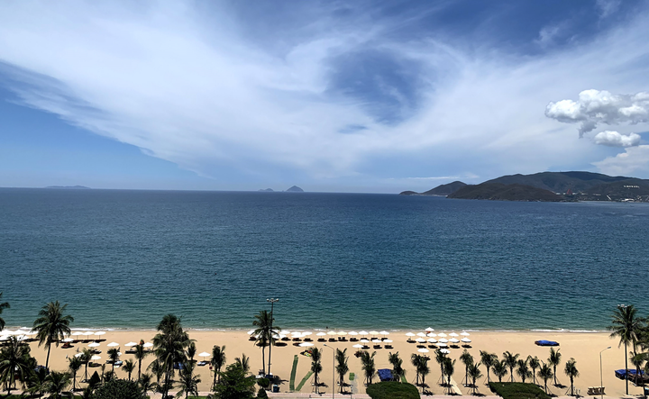 Du lịch biển hút khách - 1