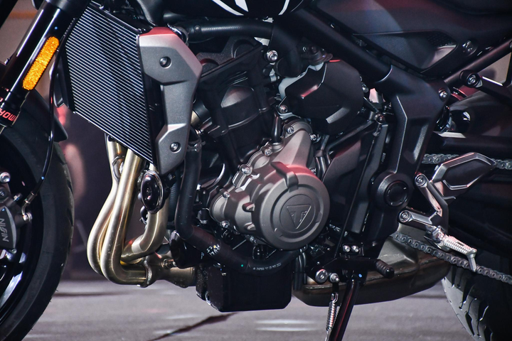 Chi tiết Triumph Trident 660 giá 270 triệu đồng tại Việt Nam - 12